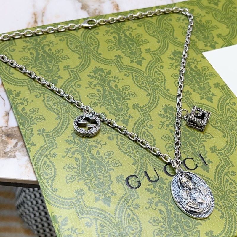 G*u*i necklaces